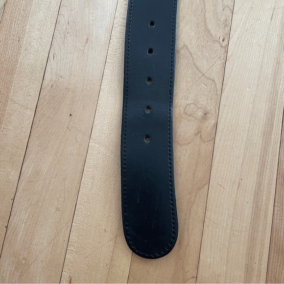 Kudos Black Leather Belt with Minimalist Round Buckle - Made in Canada - 70/28 - Picture 8 of 13